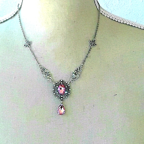 NWT, HANDCRAFTED VINTAGE INSPIRED NECKLACE. - Picture 2 of 2